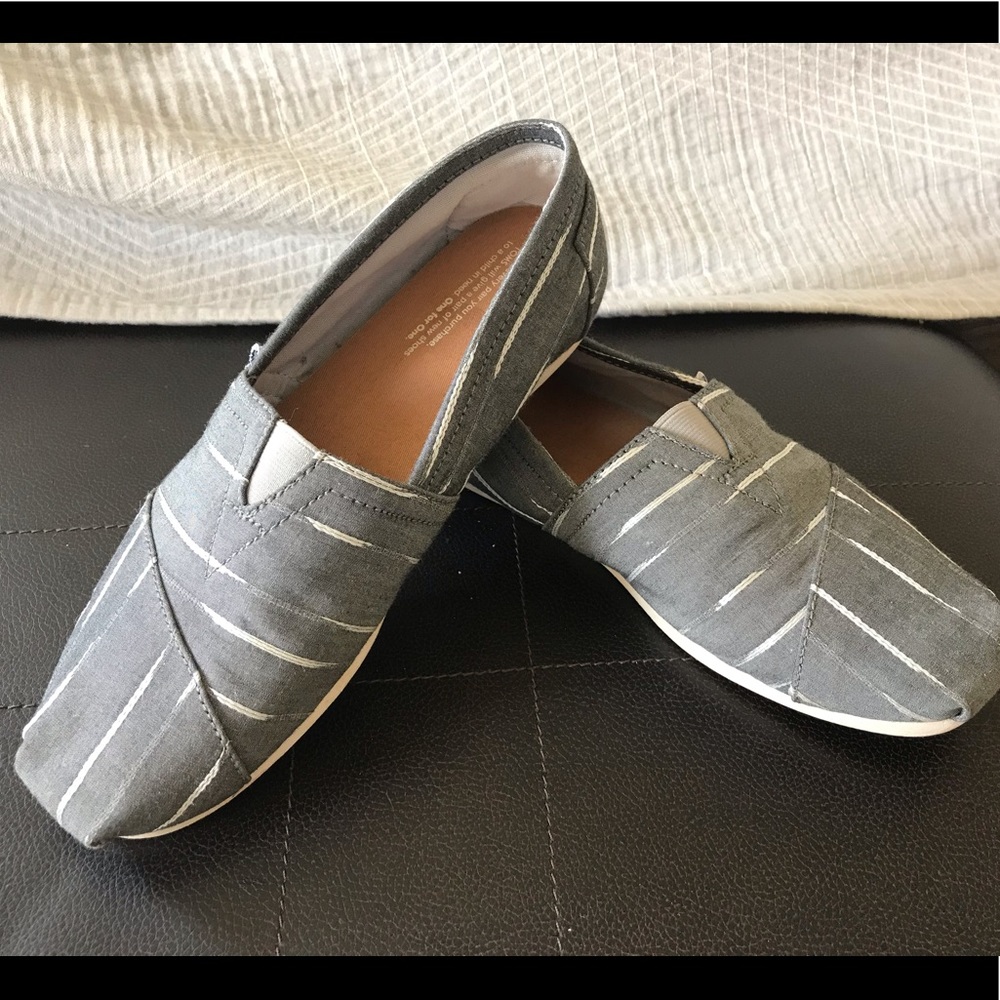 Grey and white Toms